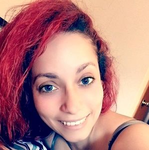 Meet your Posher, Yaira